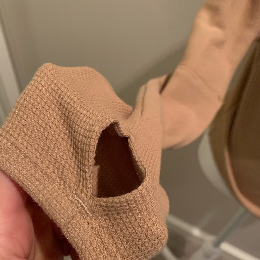 Free people Fuji thermal size XS in pale camel color